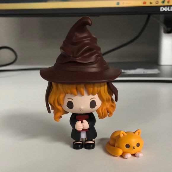 Pop Mart Harry Potter and the Philosopher’s Stone Hermione mini figure - Picture 1 of 2